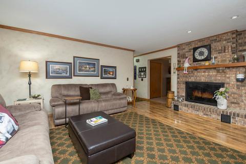 8452 Mark Dr, Roscoe, IL 61073 photo 4