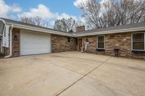 8452 Mark Dr, Roscoe, IL 61073 photo 2