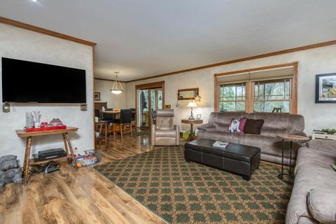8452 Mark Dr, Roscoe, IL 61073 photo 5