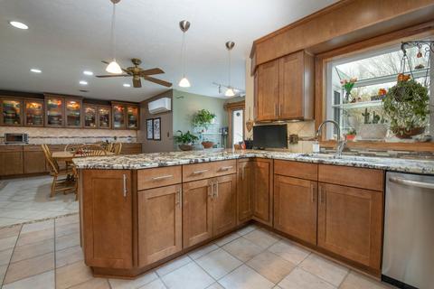 8452 Mark Dr, Roscoe, IL 61073 photo 9