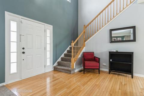 3202 Thunderbird Ct E, Aurora, IL 60503 photo 2