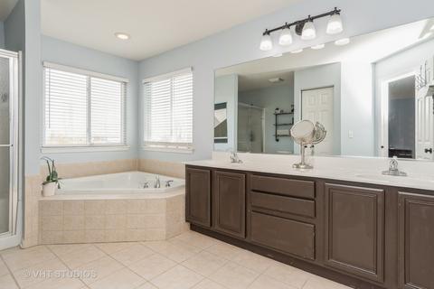 3202 Thunderbird Ct E, Aurora, IL 60503 photo 10