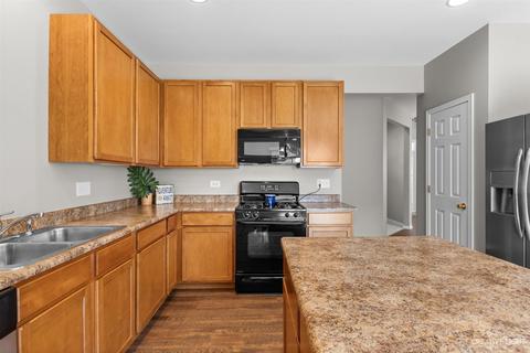 321 Cassidy Ln, Elgin, IL 60123 photo 13
