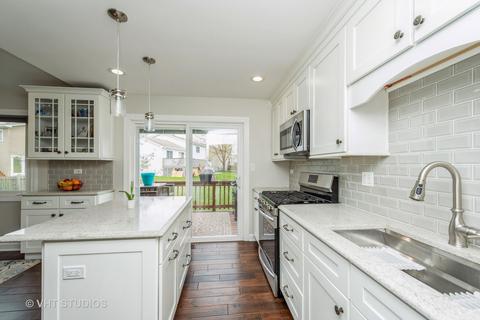 1660 Bicek Dr, Hoffman Estates, IL 60192 photo 7
