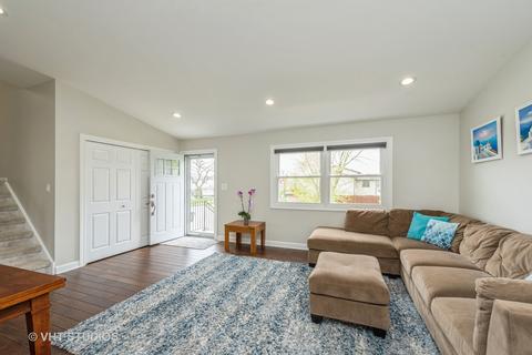 1660 Bicek Dr, Hoffman Estates, IL 60192 photo 3