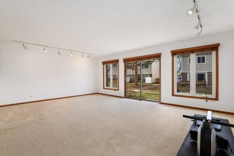 335 Redwing Dr, Deerfield, IL 60015 photo 4