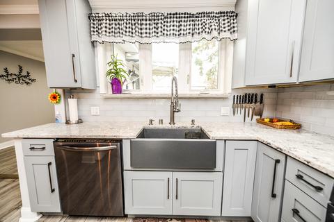 1085 S 3rd Ave, Des Plaines, IL 60016 photo 9
