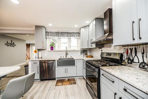 1085 S 3rd Ave, Des Plaines, IL 60016 photo 5