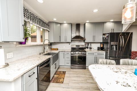 1085 S 3rd Ave, Des Plaines, IL 60016 photo 2