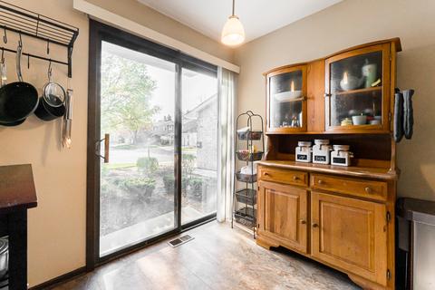 1025 Heathrow Ct, Wheaton, IL 60189 photo 9