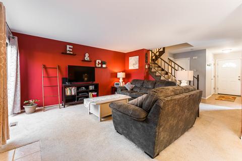 1025 Heathrow Ct, Wheaton, IL 60189 photo 2