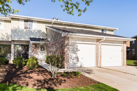 1025 Heathrow Ct, Wheaton, IL 60189 photo 1