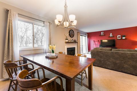 1025 Heathrow Ct, Wheaton, IL 60189 photo 4