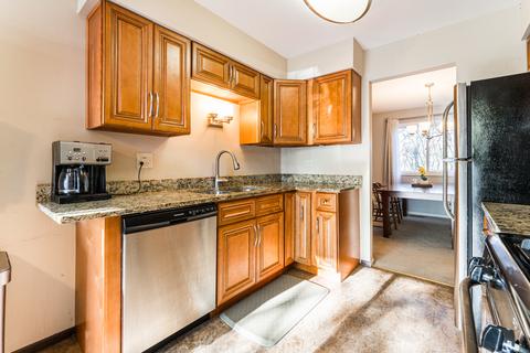 1025 Heathrow Ct, Wheaton, IL 60189 photo 8