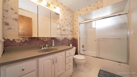 1248 Ridgeway Dr, Elgin, IL 60123 photo 9