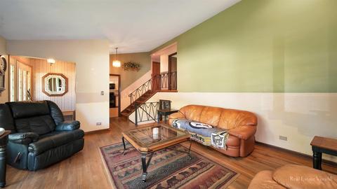1248 Ridgeway Dr, Elgin, IL 60123 photo 2