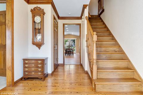 1001 Buckingham Dr, Wheaton, IL 60189 photo 4