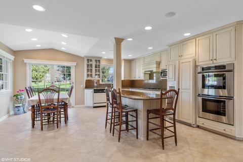 1001 Buckingham Dr, Wheaton, IL 60189 photo 5