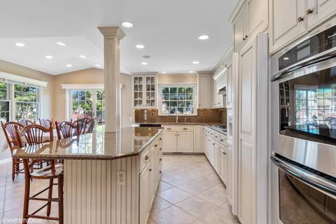 1001 Buckingham Dr, Wheaton, IL 60189 photo 7