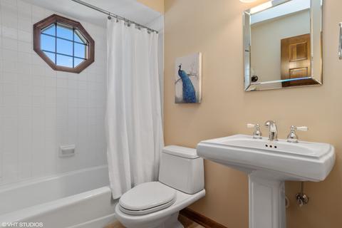 1001 Buckingham Dr, Wheaton, IL 60189 photo 14