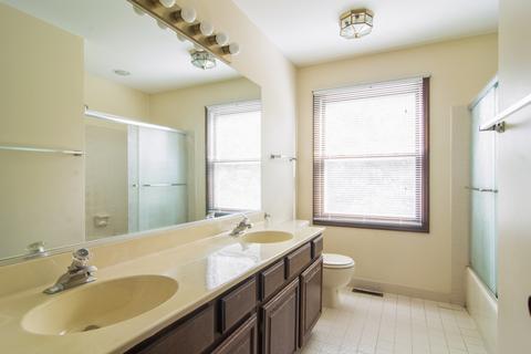 1015 Pear Tree Ln, Wheeling, IL 60090 photo 9