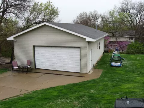 906 4th St, Peru, IL 61354 photo 2