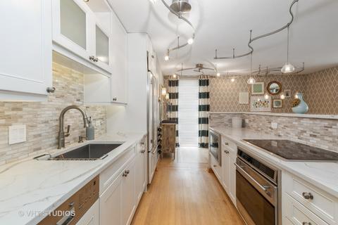 71 E Division St #606, Chicago, IL 60610 photo 4