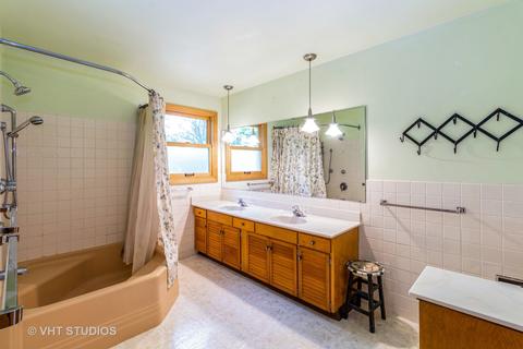950 Hillcrest Rd, Elgin, IL 60123 photo 8