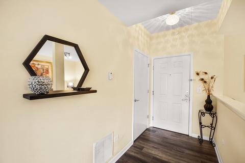 715 Astor Ln #303, Wheeling, IL 60090 photo 2