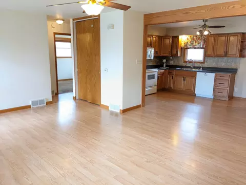 1443 Winter Dr, Freeport, IL 61032 photo 3