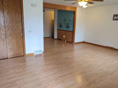 1443 Winter Dr, Freeport, IL 61032 photo 2