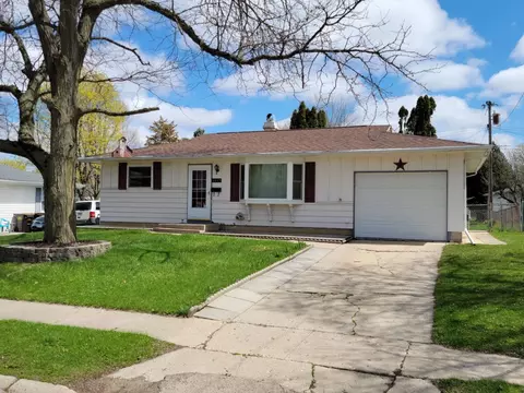 1443 Winter Dr, Freeport, IL 61032 photo 1