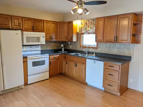 1443 Winter Dr, Freeport, IL 61032 photo 4