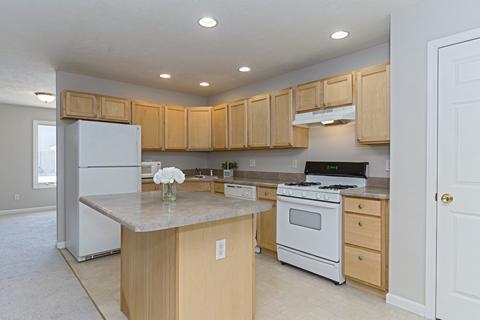 1112 Lockenvitz Ln #4, Bloomington, IL 61704 photo 2