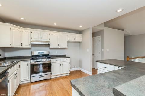 1300 Hillside Ln, Mchenry, IL 60051 photo 3
