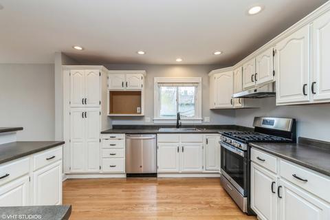 1300 Hillside Ln, Mchenry, IL 60051 photo 2