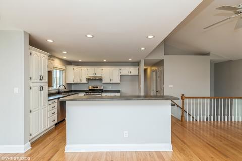1300 Hillside Ln, Mchenry, IL 60051 photo 4