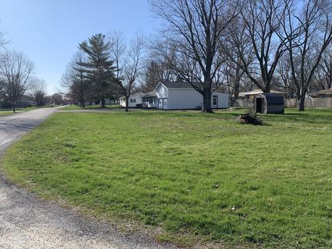 610 E Boone St, Tolono, IL 61880 photo 2