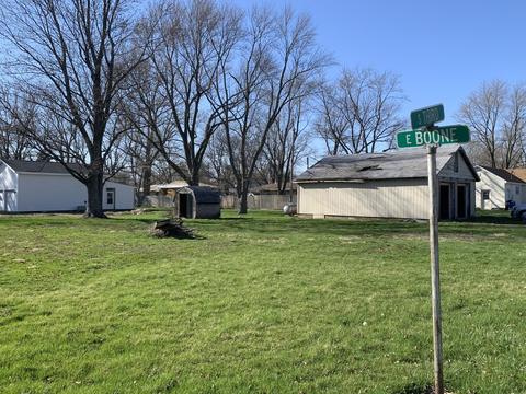 610 E Boone St, Tolono, IL 61880 photo 1