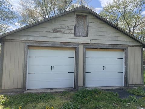610 E Boone St, Tolono, IL 61880 photo 5