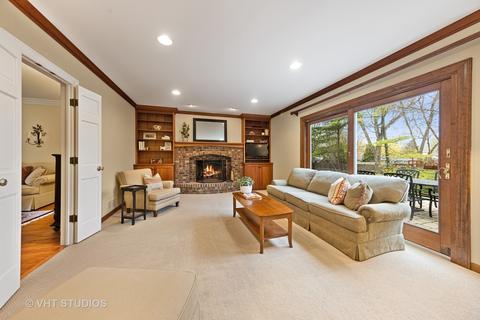 630 Maplewood Dr, Wheaton, IL 60189 photo 7