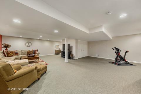630 Maplewood Dr, Wheaton, IL 60189 photo 28
