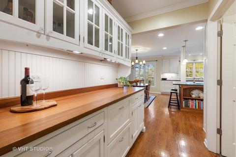630 Maplewood Dr, Wheaton, IL 60189 photo 4