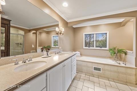 630 Maplewood Dr, Wheaton, IL 60189 photo 19