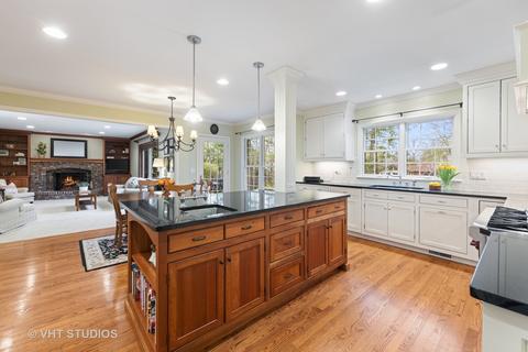 630 Maplewood Dr, Wheaton, IL 60189 photo 3