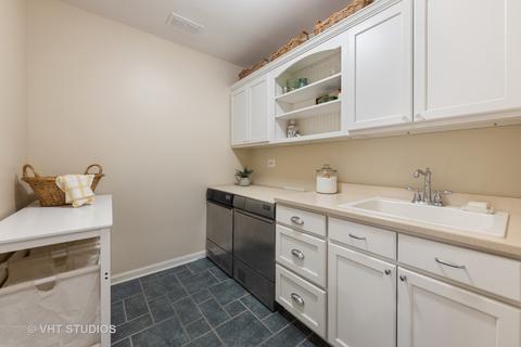 630 Maplewood Dr, Wheaton, IL 60189 photo 15