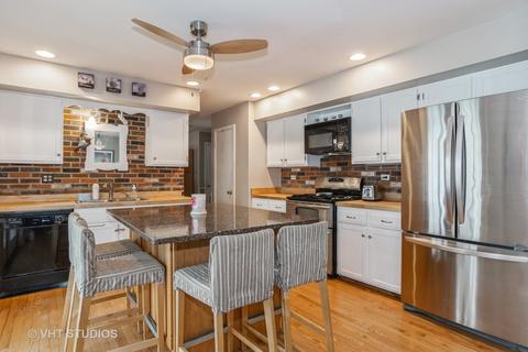 2325 Durham Dr, Wheaton, IL 60189 photo 4