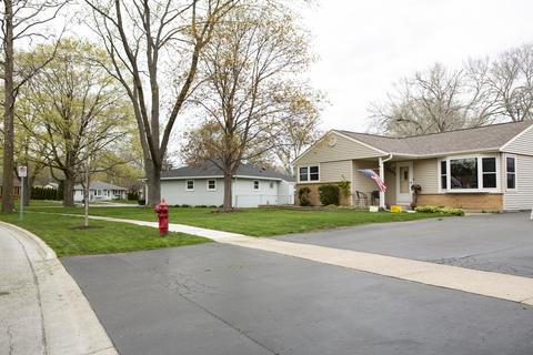 3502 Dove St, Rolling Meadows, IL 60008 photo 2