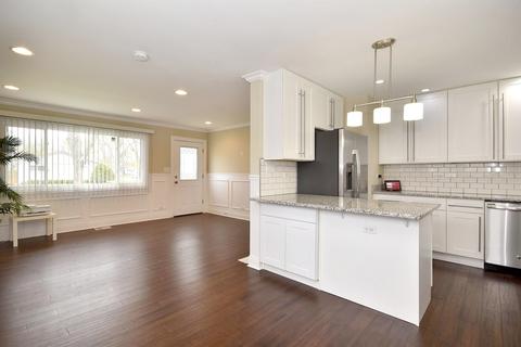 242 W Norman Ln, Wheeling, IL 60090 photo 10