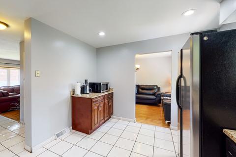 8850 Dee Rd, Des Plaines, IL 60016 photo 15